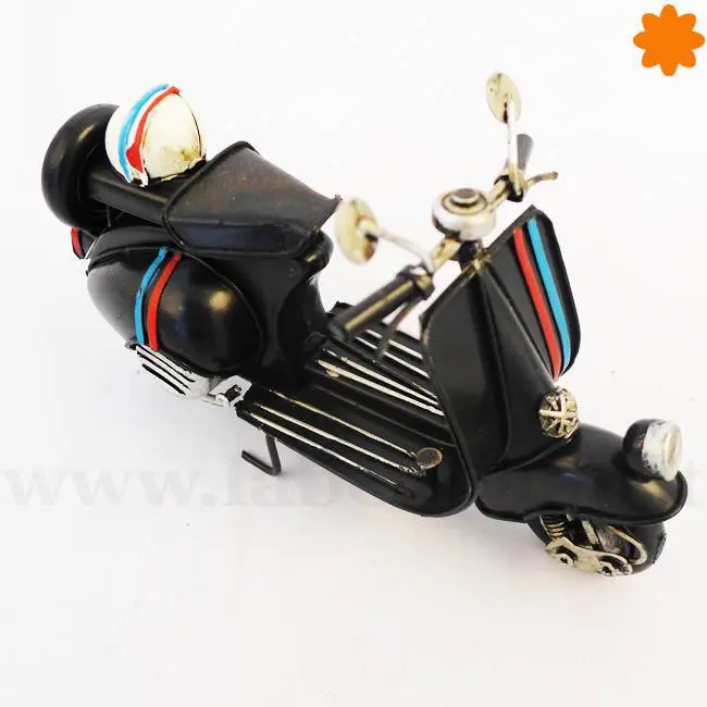 Figura de metal Moto Vespa primavera con rueda de recambio Figura de metal Moto Vespa primavera con rueda de recambio