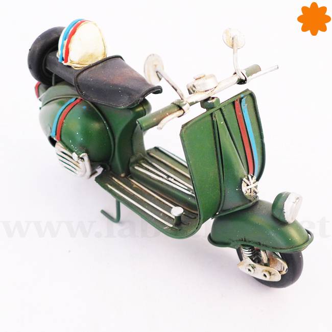 Replica pequeña de una Vespa multicolor Replica pequeña de una Vespa multicolor