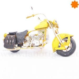 figura de moto estilo choper de color amarillo