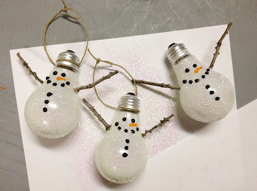 Adornos navideños DIY con bombilla