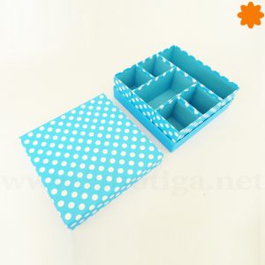 Joyero de cartón con forma de caja de colores azul y blanco