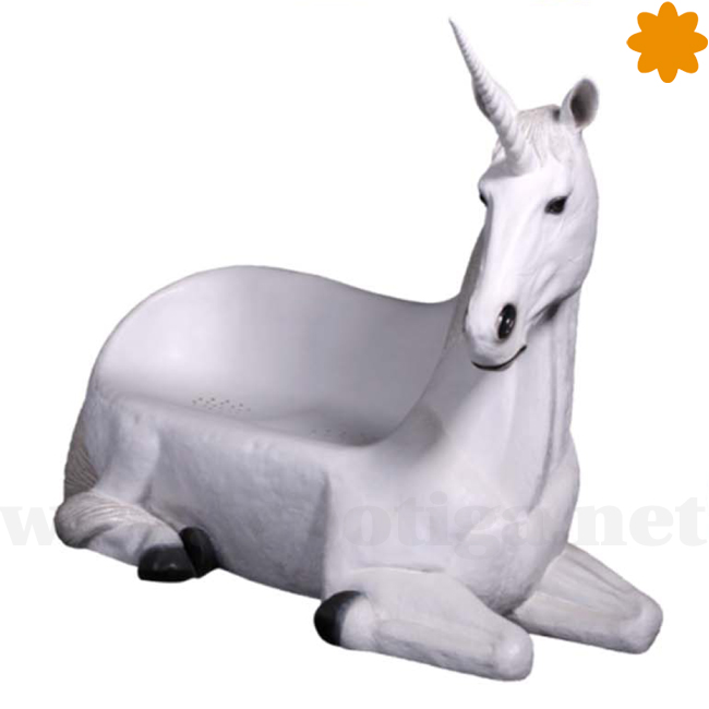 Banco de resina con forma de unicornio blanco