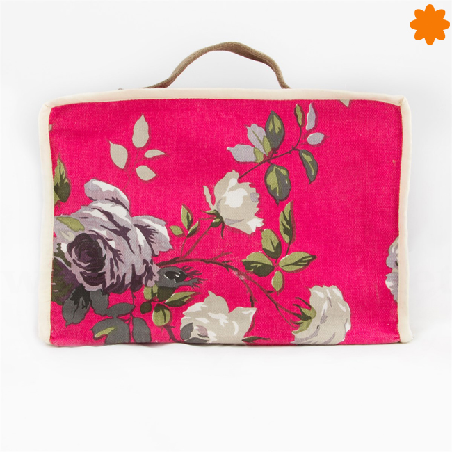 bolsa_de_tela_con_forma_de_maleta_de_flores_blancas