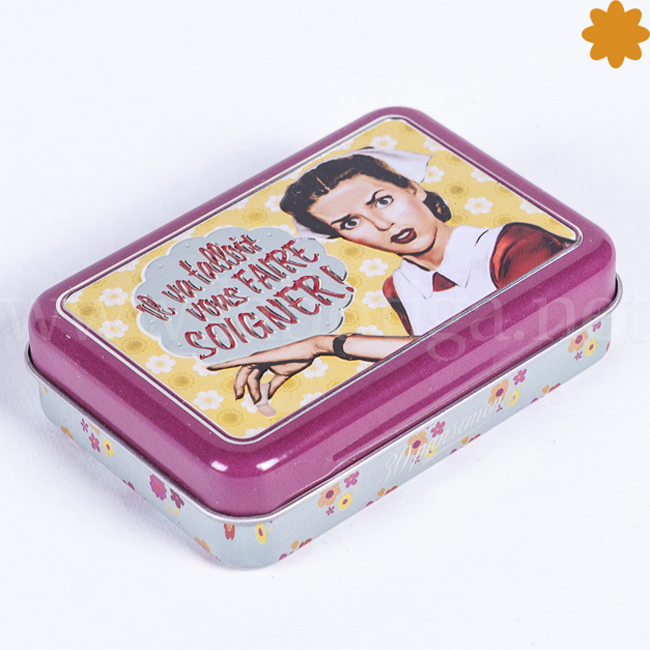botiqu_n_divertido_caja_vintage_decorada_con_una_enfermera