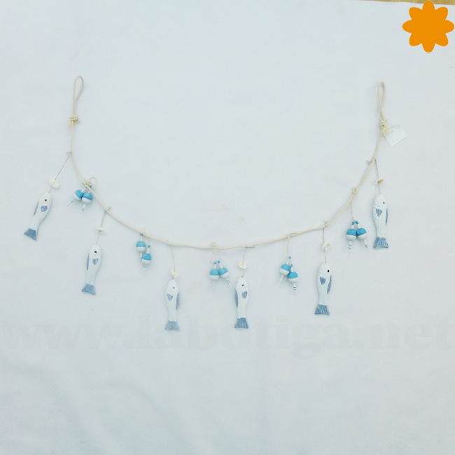 Colgante de peces y boyas