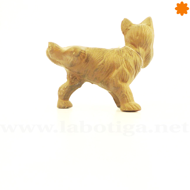 el_perro_sujetapuerta_lateral