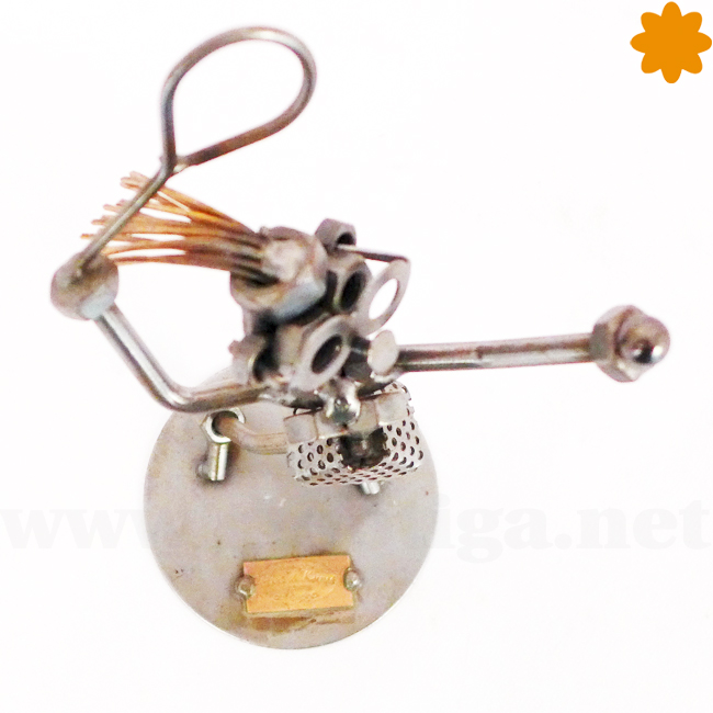 figura_de_metal_con_soporte_de_tenista_sacando_andre_agassi