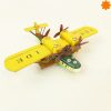 Avión decorativo de hojalata color amarillo y verde