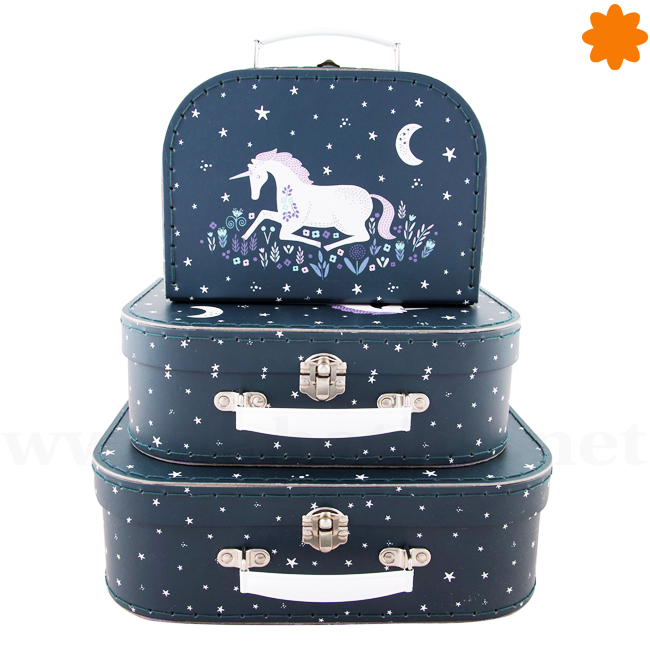 maletas-decoradas-con-estrellas-y-unicoenios_1