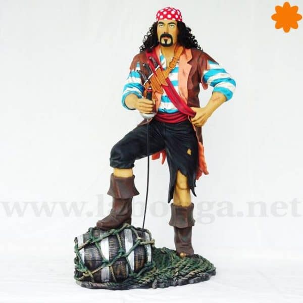 Figura de pirata con espada y barril