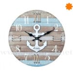 Reloj de pared de listones de madera con ancla