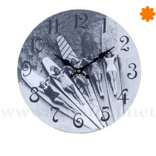 Reloj de pared Chicas surf vintage en blanco y negro Reloj de pared Chicas surf vintage en blanco y negro