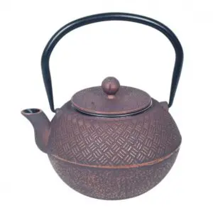 Tetera de hierro colado de color granate desgastado