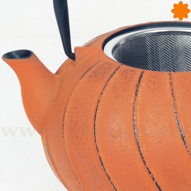Tetera de hierro color naranja y negro con capacidad 120cl Tetera de hierro color naranja y negro con capacidad 120cl
