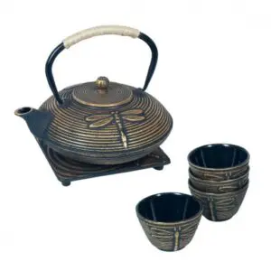 Set de tetera, vasos y salvamantel de hierro colado color negro dorado